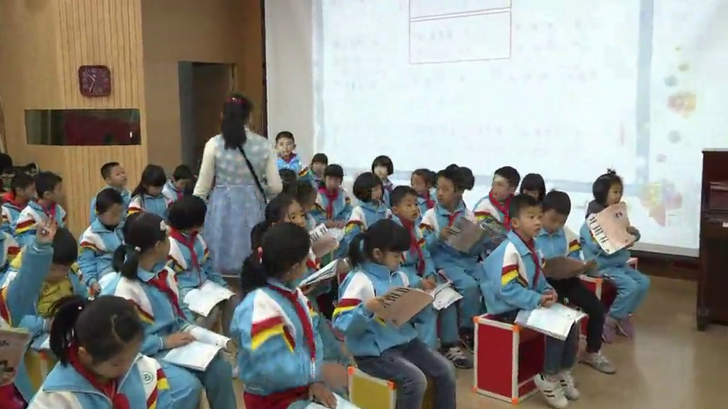 人音版音乐二上《演唱大海》广东李老师-市一等奖