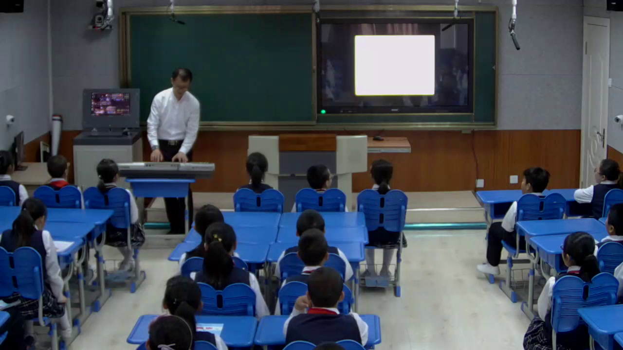 人音版音乐三上《演唱摇啊摇》吉林老师-全国一等奖