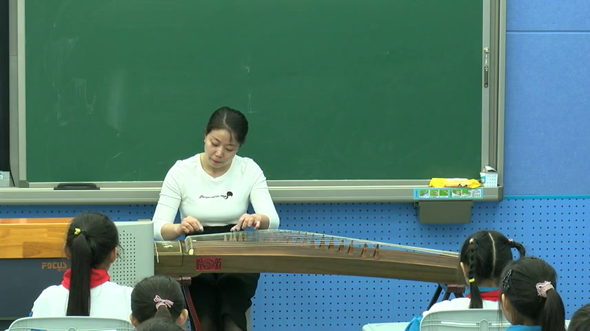 人音版音乐三上《聆听浏阳河》安徽侯老师-省一等奖