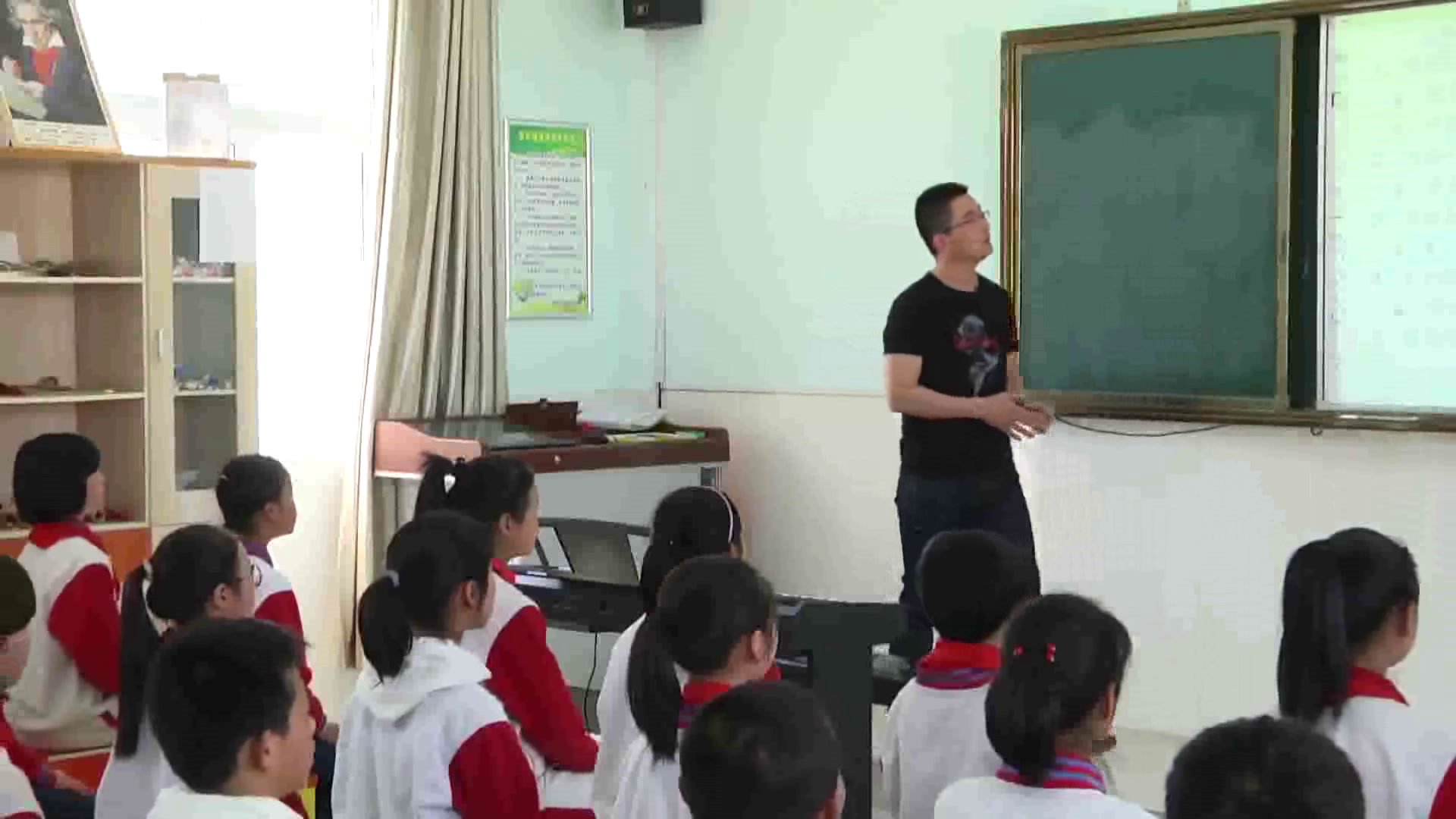 人音版音乐三上《聆听妈妈》安徽丘老师-县级优课