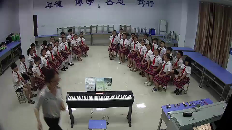 人音版音乐五上《演唱雪花带来冬天的梦》安徽董老师-市一等奖