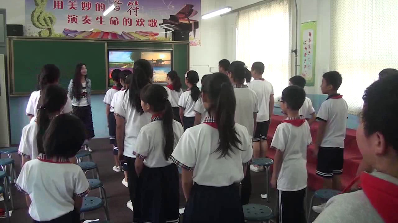 人音版音乐五上《演唱乡间的小路》陕西赵老师-市一等奖