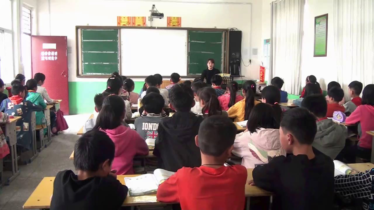 人音版音乐六上《演唱萤火虫》河南刘老师-县级优课