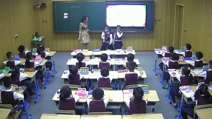 北师大版数学一上《搭积木》辽宁李老师-市一等奖
