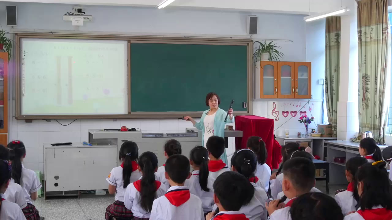 人音版音乐四上《演奏学吹竖笛》四川老师-县级优课