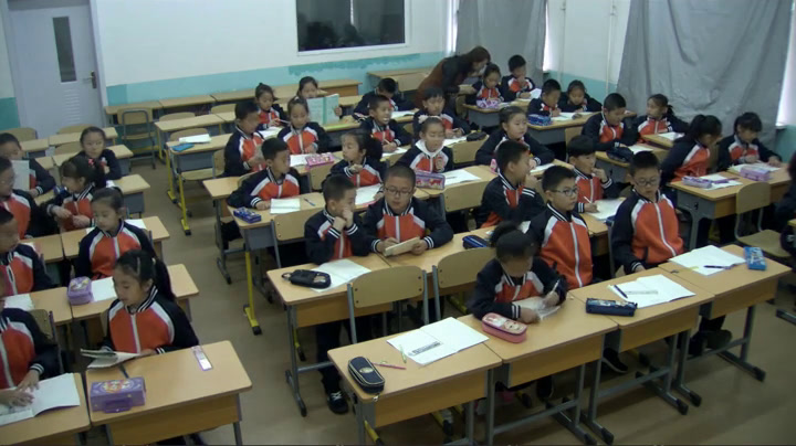 北师大版数学三上《乘火车》辽宁老师-市一等奖