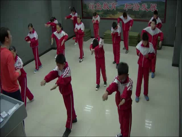 人教2011版体育与健康三至四年级《3.蛙泳手臂动作》辽宁夏老师-市一等奖