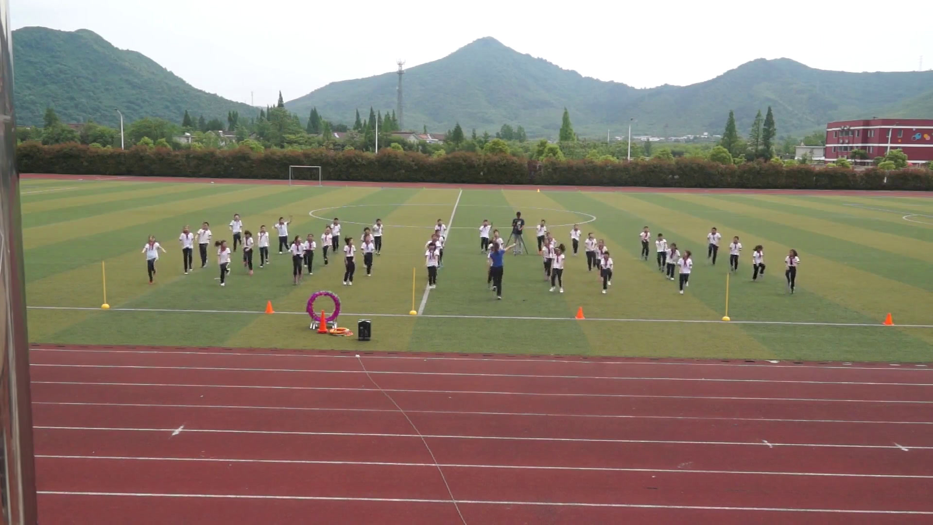 人教2011版体育与健康三至四年级《1.途中跑与呼吸节，》安徽张老师-省一等奖