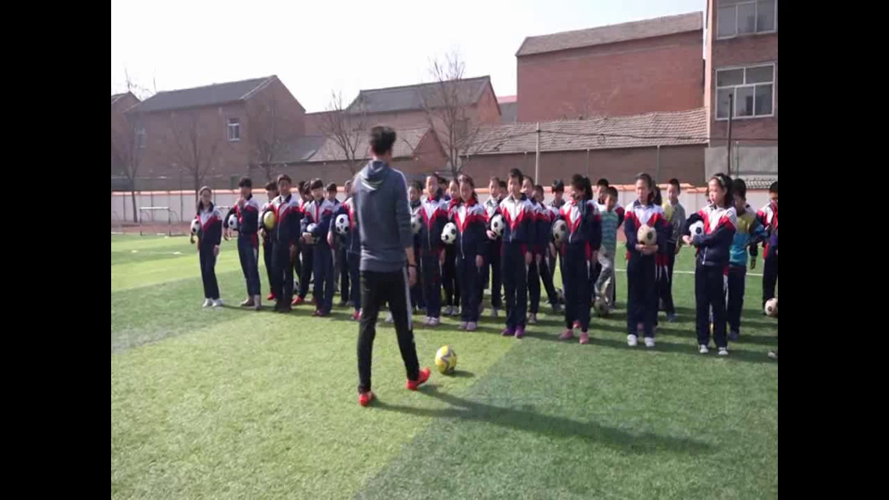 人教2011版体育与健康三至四年级《6.脚背正面运球》山西李老师-省一等奖