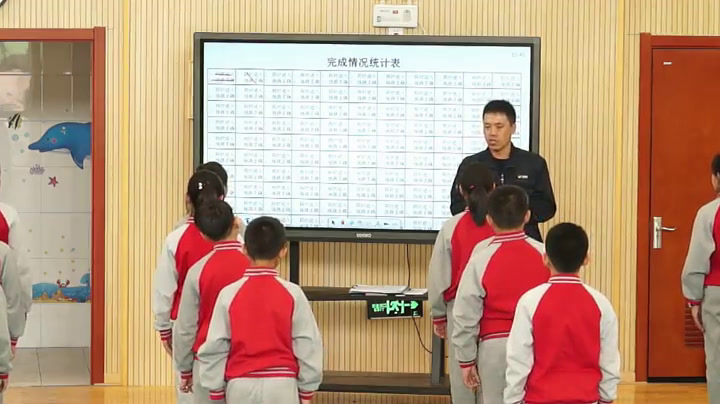 人教2011版体育与健康五至六年级《3.穿梭跳长绳与发展体能》宁夏老师-全国一等奖