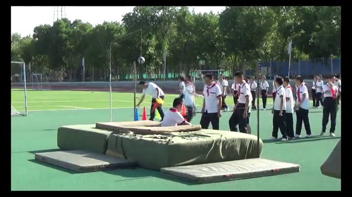 人教2011版体育与健康五至六年级《1.多种形式的跨过，》建设兵团陈老师-省一等奖