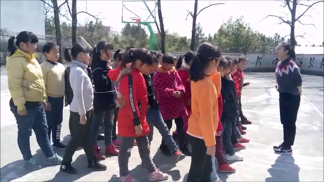 人教2011版体育与健康三至四年级《2.校园集体舞嘿，》安徽老师-市一等奖