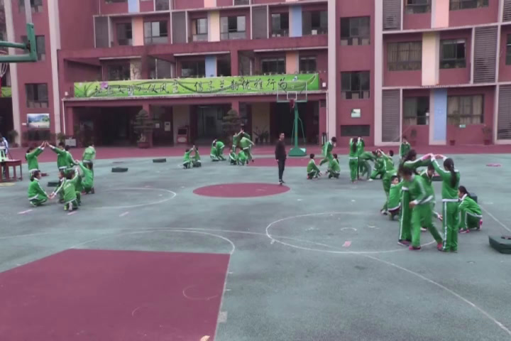 人教2011版体育与健康五至六年级《4.蹲踞式跳远技术，》重庆市黄老师-省一等奖