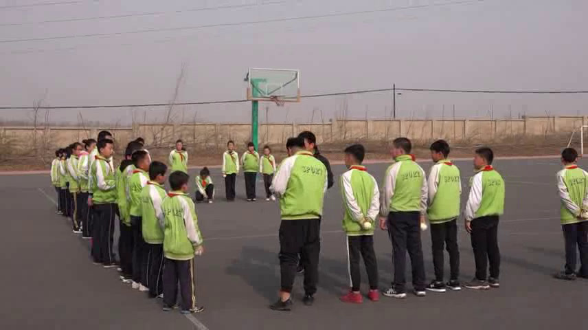 人教2011版体育与健康五至六年级《5.助跑投掷垒球技术学练》辽宁王老师-市一等奖
