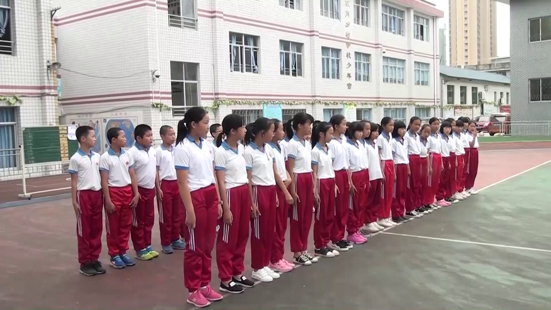 人教2011版体育与健康五至六年级《5.400米耐力跑与发展体能》福建郑老师-市一等奖