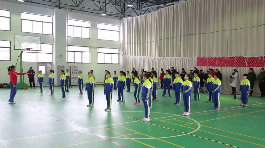 人教2011版体育与健康五至六年级《5.蹲踞式跳远考核》安徽陈老师-市一等奖