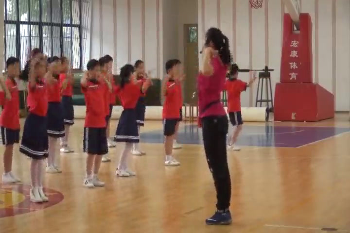 人教2011版体育与健康五至六年级《5校园集体舞童，》湖北张老师-市一等奖