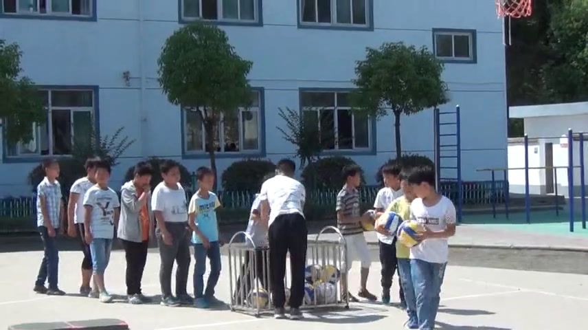 人教2011版体育与健康五至六年级《3.双手从头后向前，》安徽老师-市一等奖