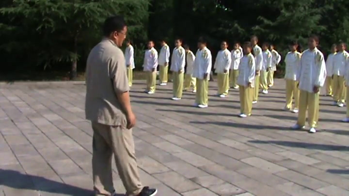 人教2011版体育与健康五至六年级《1.震脚架打》山西老师-省一等奖