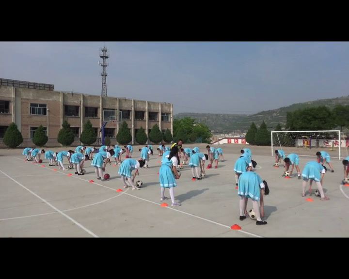 人教2011版体育与健康五至六年级《2.脚背正面接球及，》甘肃李老师-市一等奖