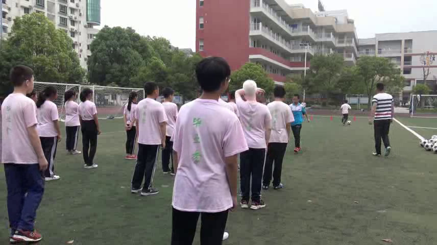 人教2011版体育与健康五至六年级《3.脚背正面射门及，》四川刘老师-省一等奖