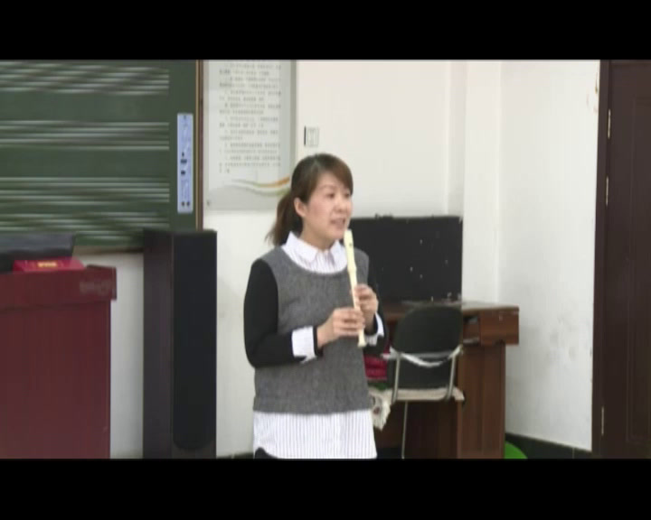 人教版音乐七上《学吹竖笛》辽宁栗老师-市一等奖