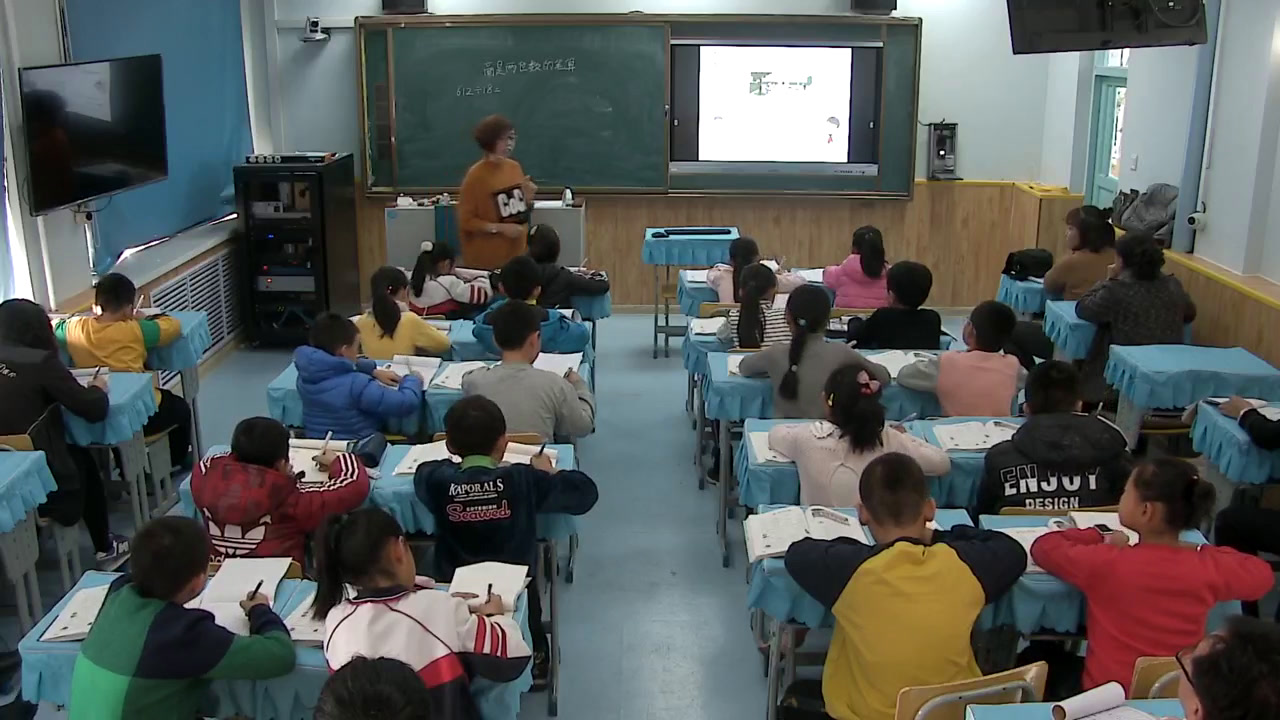 冀教版数学四上《三位数除以两位数，商两位数》内蒙王老师-县级优课