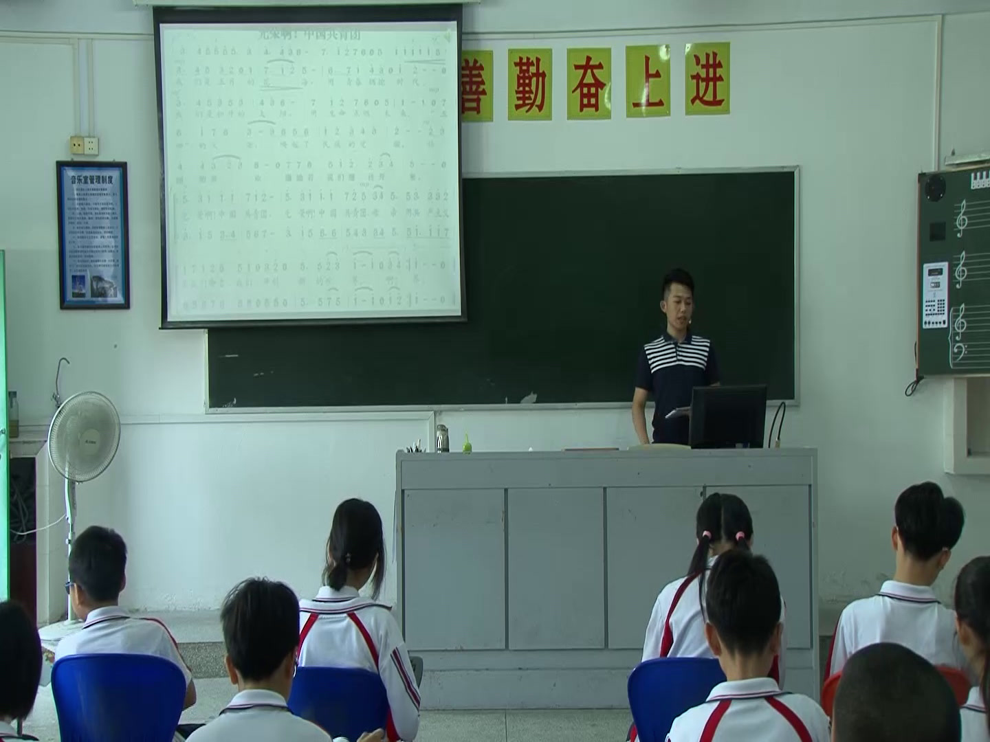 粤教花城版音乐八上《歌曲《中国共产主义青年团团歌》》广东吴老师-县级优课