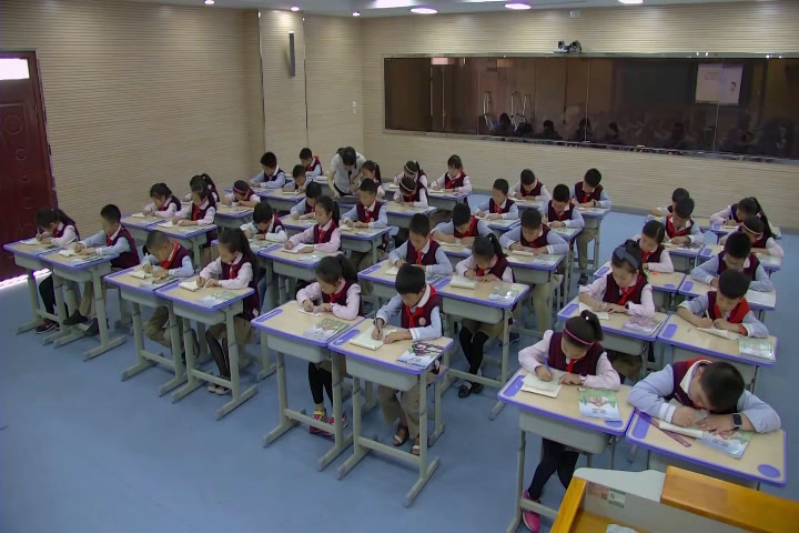 西南师大版数学四上《三位数乘两位数竖式计算》重庆黄老师-全国一等奖