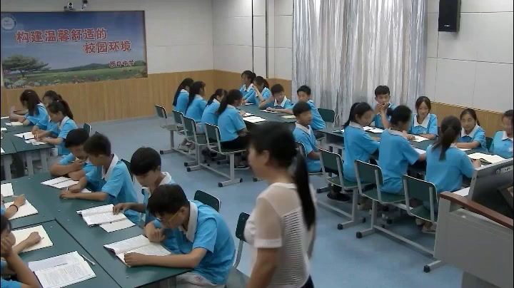 初中安全教育7—9年级《当公交车突发伤害事件自护方法》安徽陈老师-市一等奖