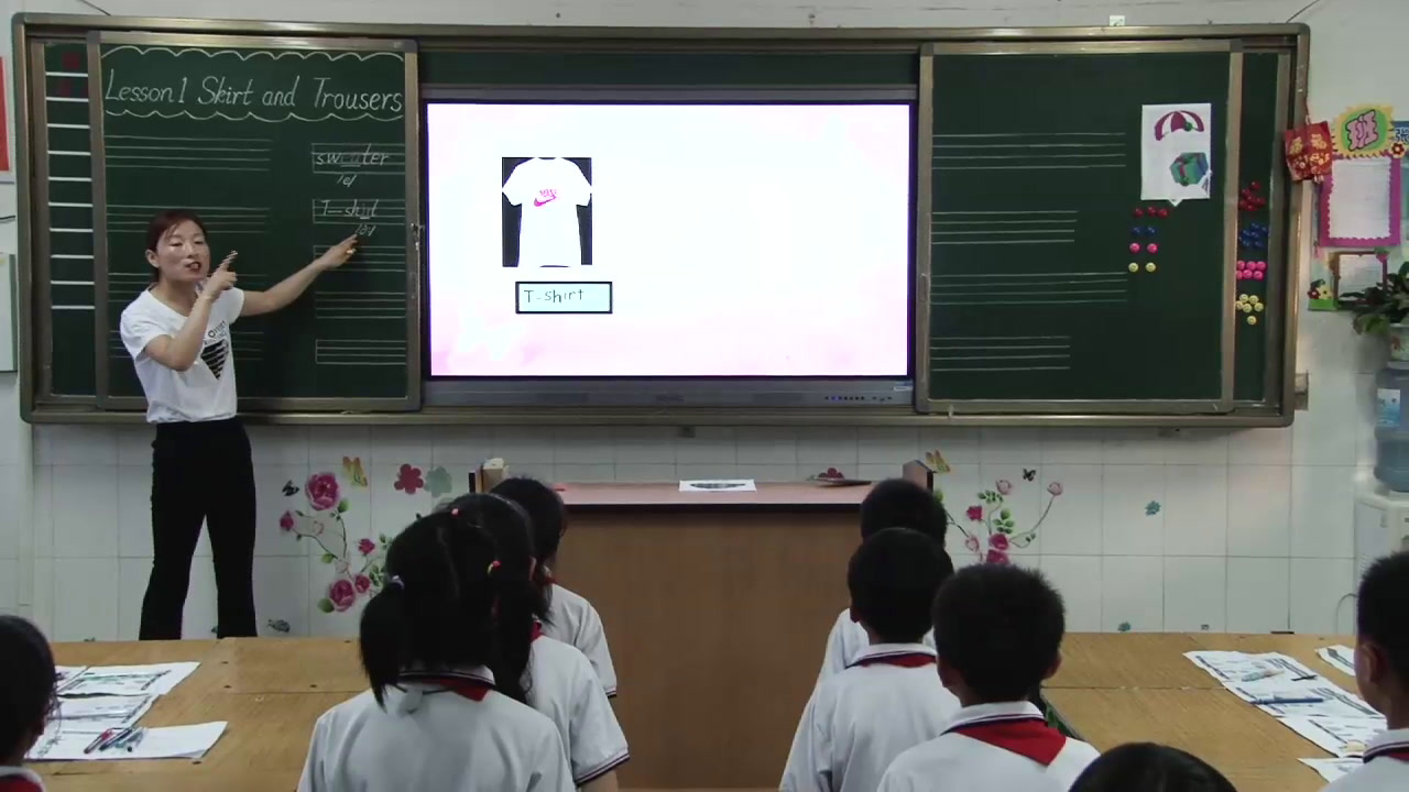 冀教版英语四上《Lesson1SkirtandTrousers》陕西穆老师-市一等奖