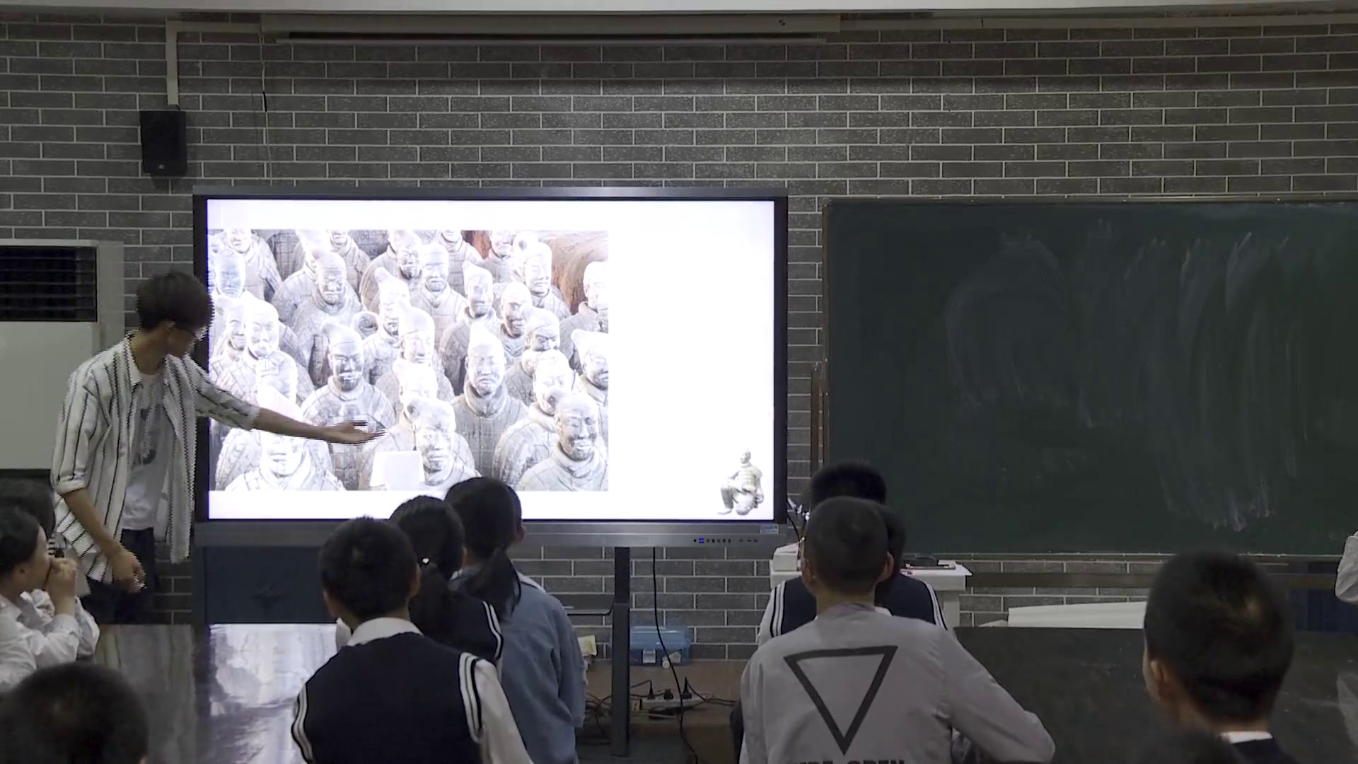 人美版美术九上《秦始皇陵一号兵马俑坑》重庆雷老师-县级优课
