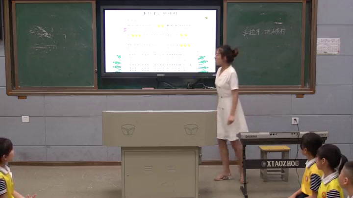 人教版音乐五上《手拉手，地球村》湖南肖老师-县级优课