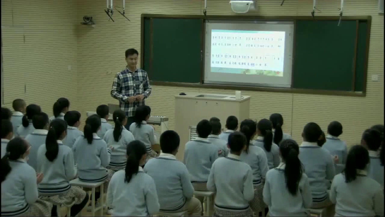 人教版音乐五上《唱歌　真善美的小世界》辽宁范老师-县级优课