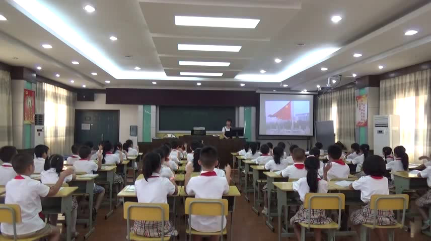 湘文艺版本音乐三上《（听赏与跟唱）中华人民共和国国歌》广西蒋老师-县级优课