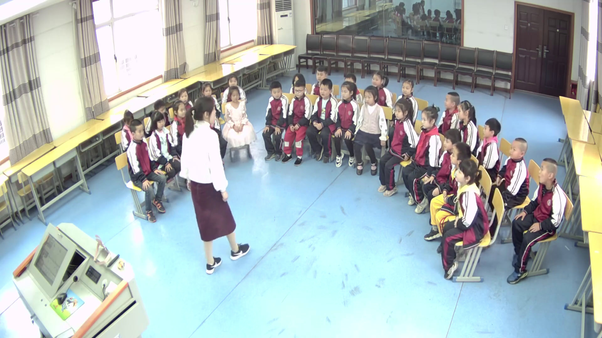 湘文艺版本音乐一上《（演唱）火车来啦郊游》湖南杨老师-县级优课