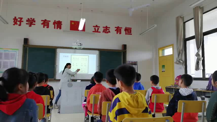 湘文艺版本音乐一上《（律动）爷爷、爸爸和我》湖南黄老师-县级优课