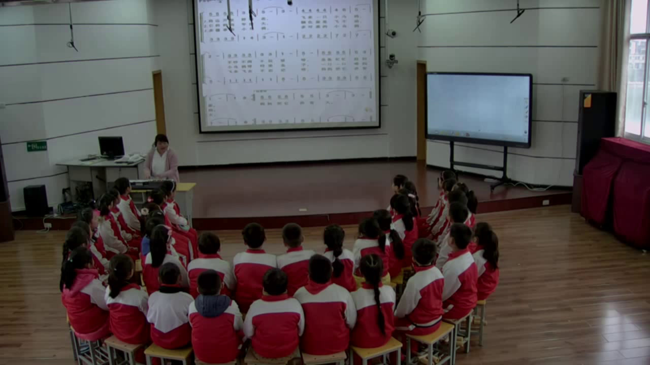 湘文艺版本音乐三上《（音乐游戏）小乌鸦爱妈妈》湖北饶老师-县级优课