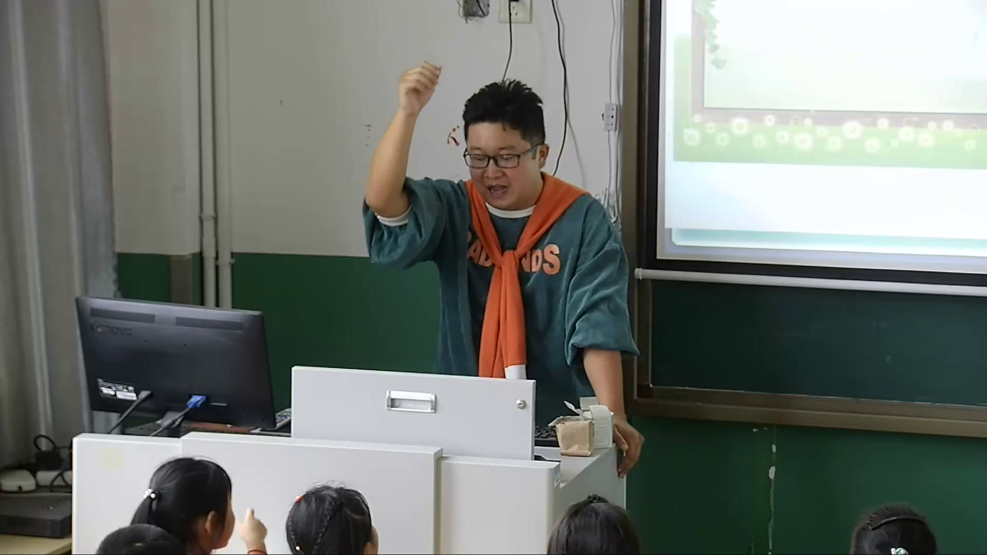 湘文艺版本音乐三上《（演唱）多年以前》山东梁老师-市一等奖