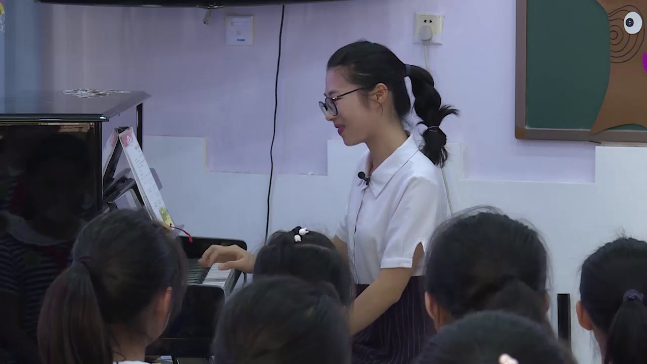 湘文艺版本音乐五上《（综合表演）乌鸦与狐狸》湖南肖老师-县级优课