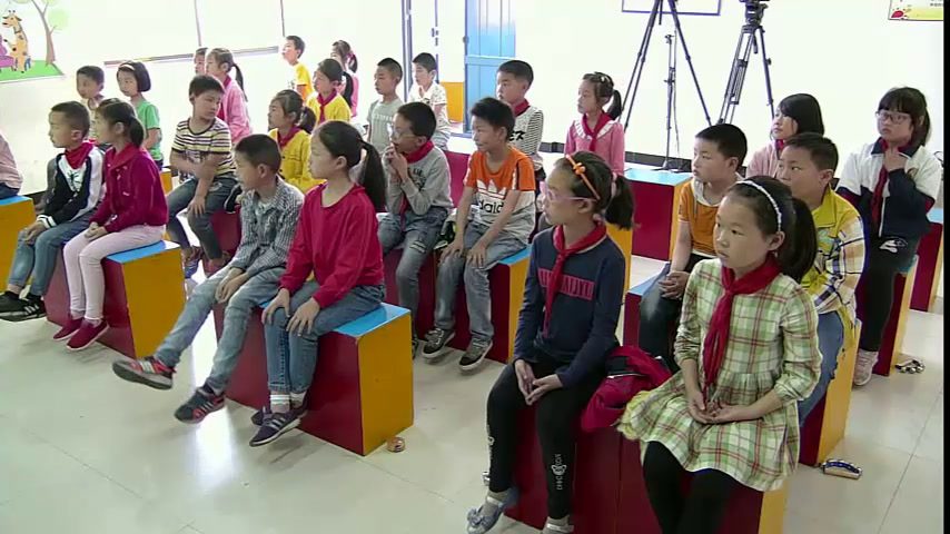 苏少版音乐三上《听微笑波尔卡希腊舞曲》江苏花老师-县级优课
