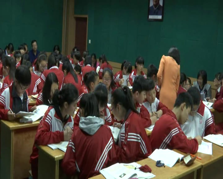 湘教版地理八下《第三节新疆维吾尔自治区的地理概况与区域开发》河北老师-市一等奖