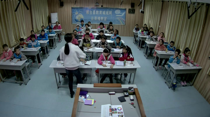 人教版美术五上《第1课　色彩的对比》河北薛老师-县级优课