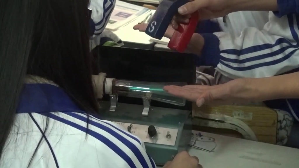 人教版物理选修3—1《5　运动电荷在磁场中受到的力》辽宁邵老师-省一等奖