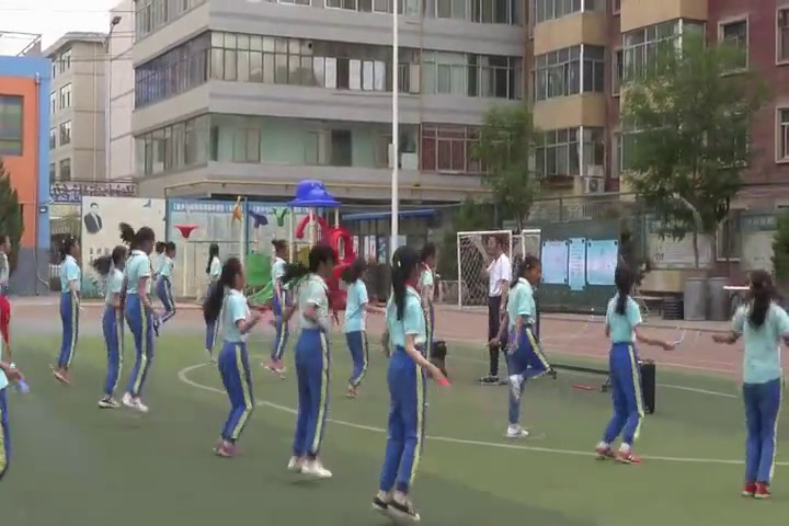  体育五六年级《跳绳》甘肃何老师-省一等奖