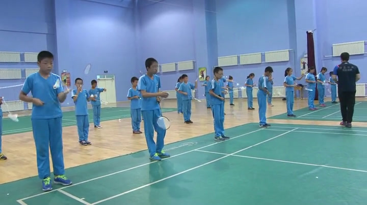  体育五六年级《羽毛球》辽宁王老师-全国一等奖