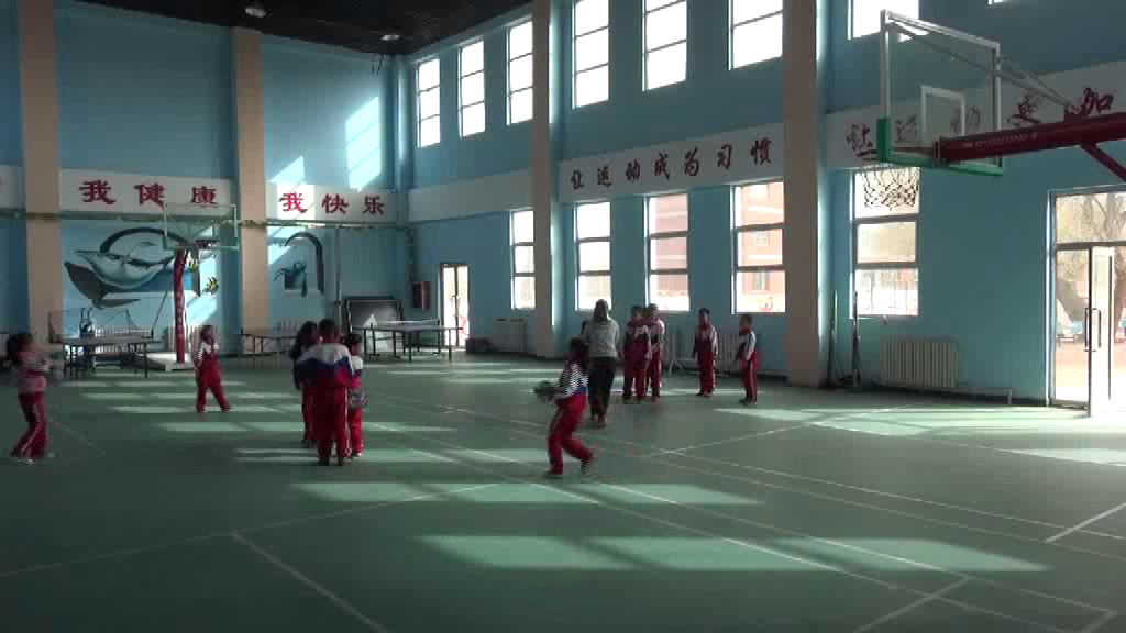 体育三四年级《小足球-脚背内侧传球》内蒙陈老师-省一等奖