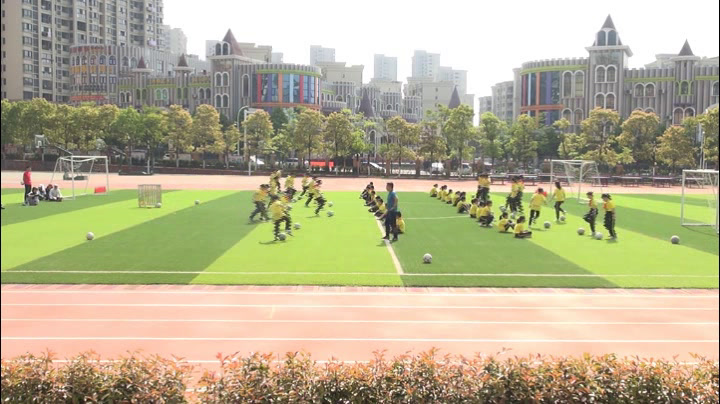  体育五六年级《足球游戏-端线足球比赛》江西孙老师-省一等奖