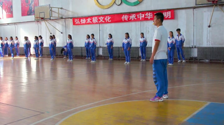 人教版高中体育《1.推铅球》黑龙江殷老师-省一等奖