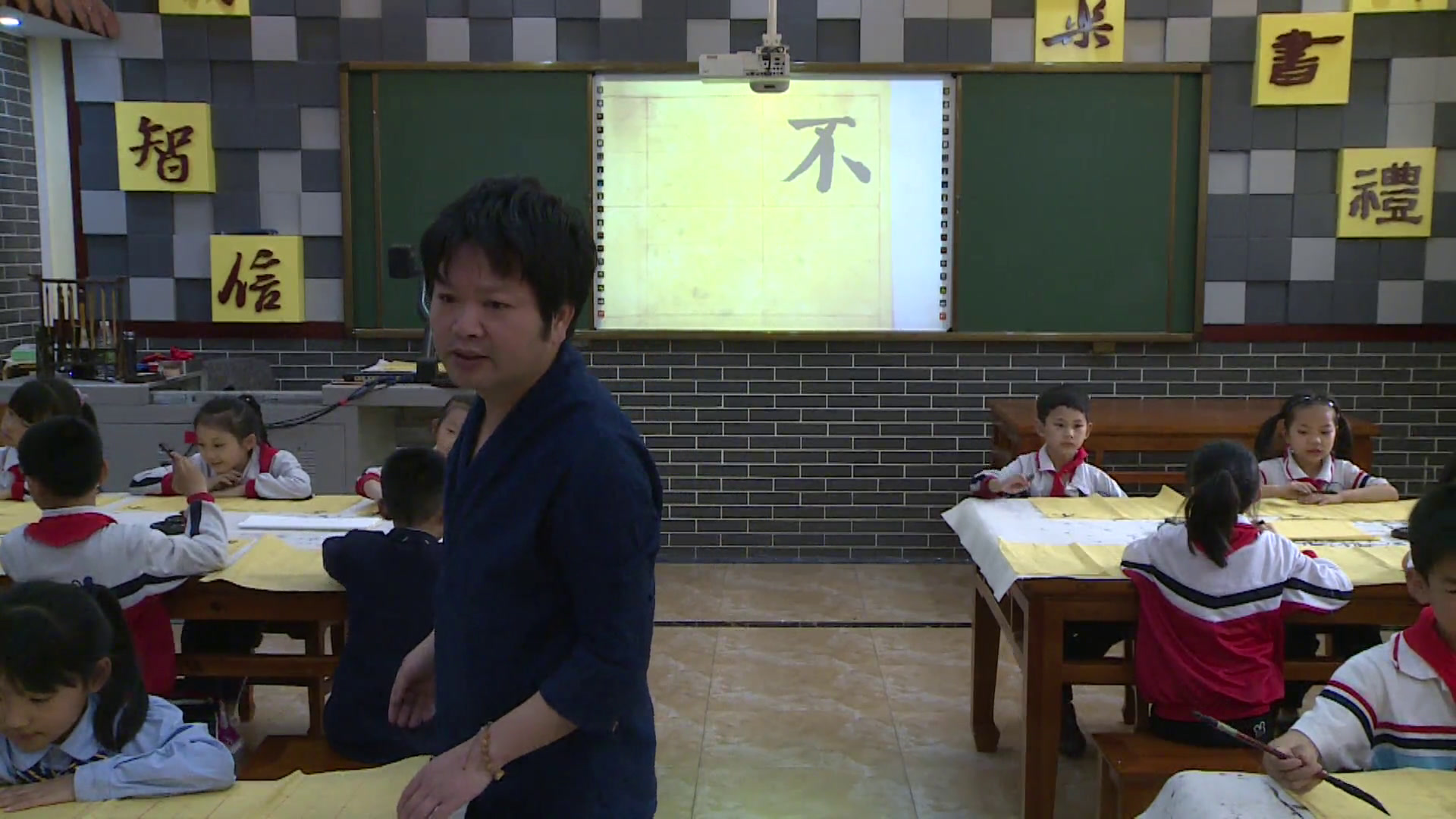  三年级书法《 边学边用》四川游老师-全国一等奖